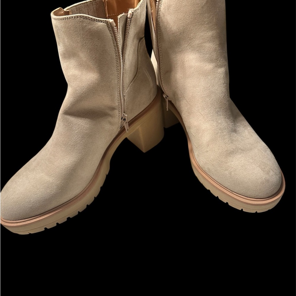 Universal Thread  Cream Ankle Boots with Lug Soles Size 9